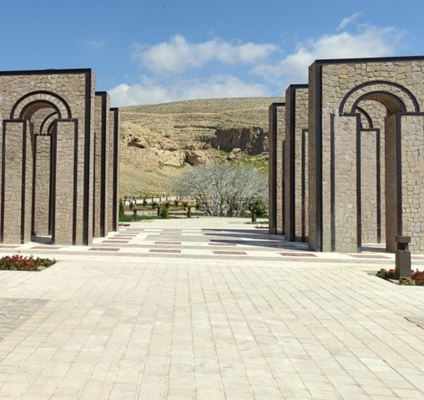 Qasr e Abu Nasr dan Barm e Delak, identitas historis Syiraz