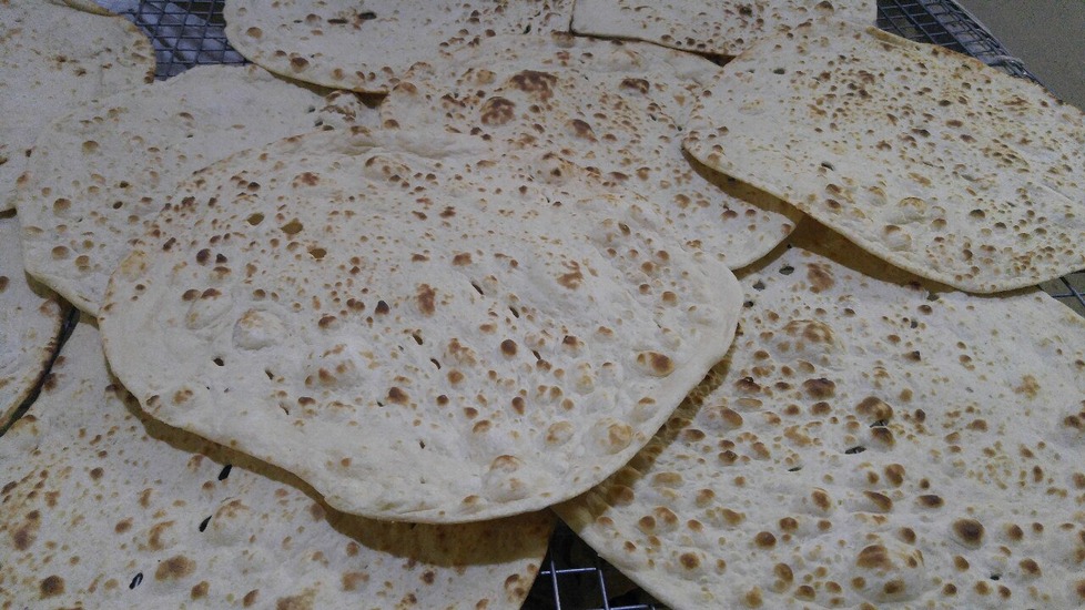 Roti Taftoon (نان تافتون)