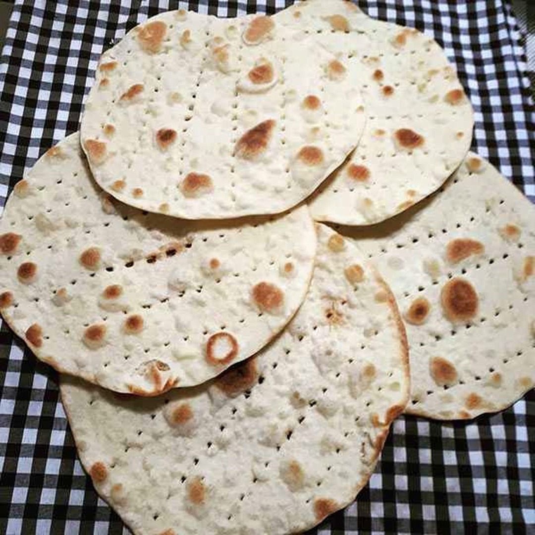 Roti Taftoon (نان تافتون)