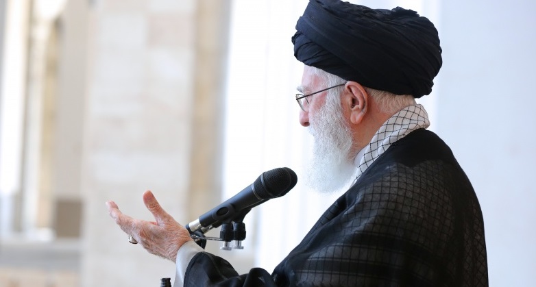 Imam Khamenei Menyebut 4 Pesan lisan dan Perilaku Syahid Sayid Hassan Nasrallah di Khutbah Jumat