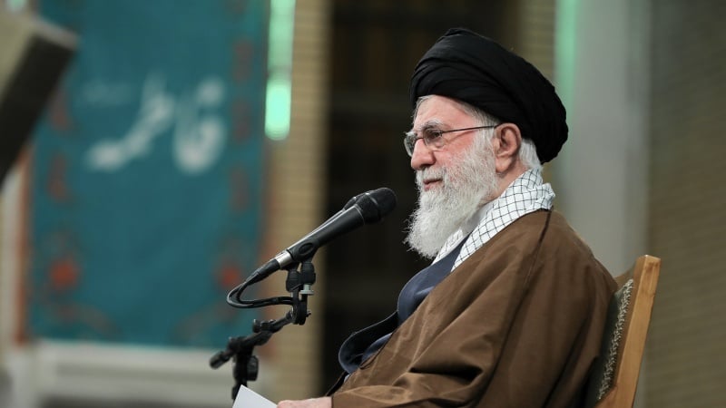 Imam Khamenei: Bertentangan dengan kapitalisme Barat, yang Menginjak-injak Martabat Perempuan, Islam Menekankan Penghormatan Penuh terhadap Perempuan